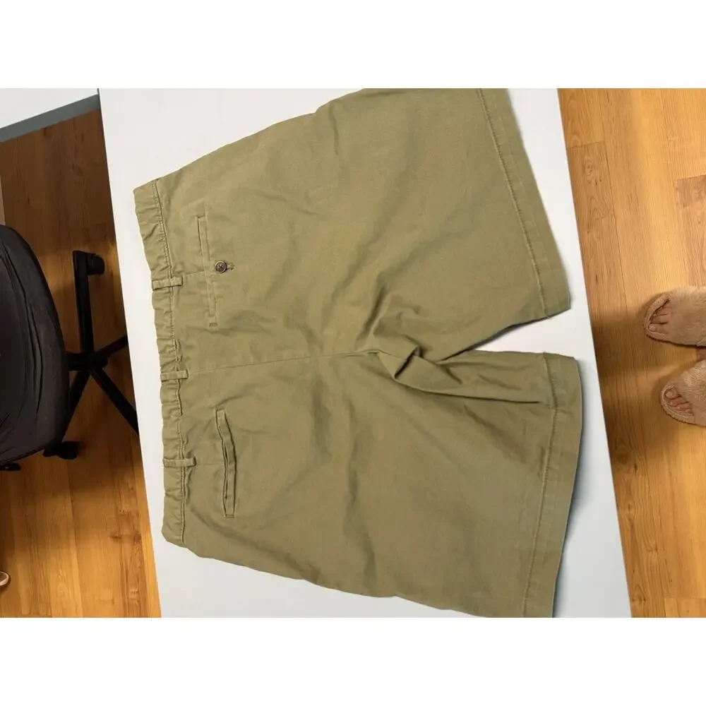 Banana Republic Mens 38 GREEN Lived In Short 8.5